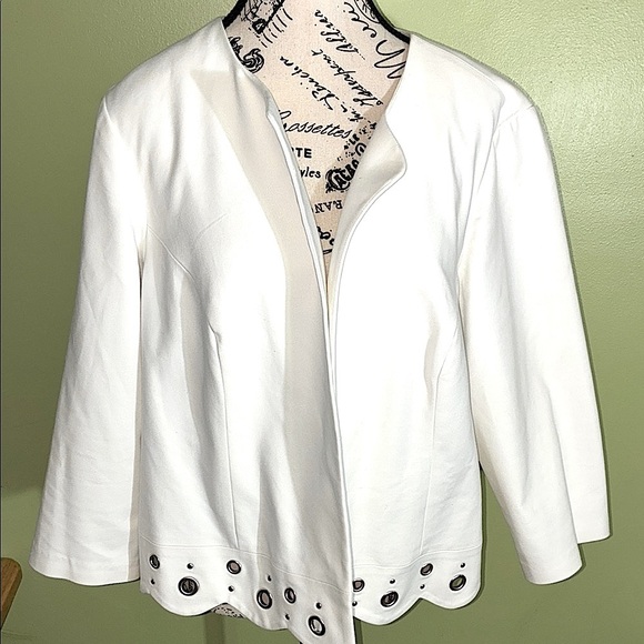 Roz & Ali Cream Blouse - Picture 1 of 6